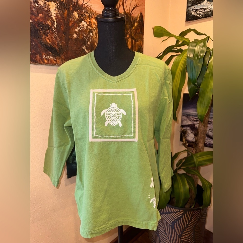EUC SOLA VIVE GREEN SEA TURTLE SWEATSHIRT LONG SLEEVE SZ S/M